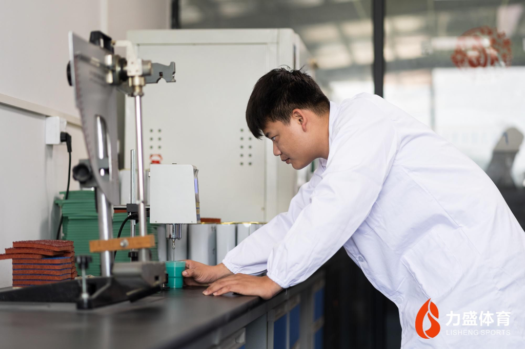 预制型跑道卷材安装技术要点 预制型跑道卷材安装技术要点